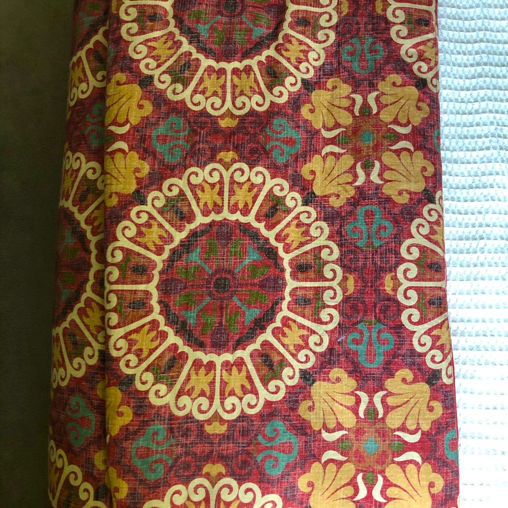 Like new pottery barn duvet & shams.